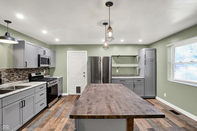 912 W 6th Street, Greenfield, IN 46140