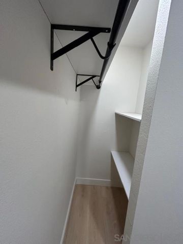 811 W Nutmeg 102, San Diego, CA 92103