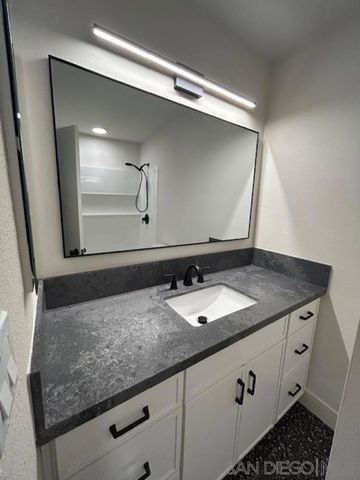 811 W Nutmeg 102, San Diego, CA 92103