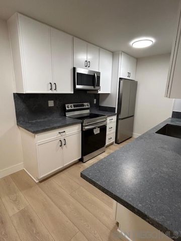 811 W Nutmeg 102, San Diego, CA 92103
