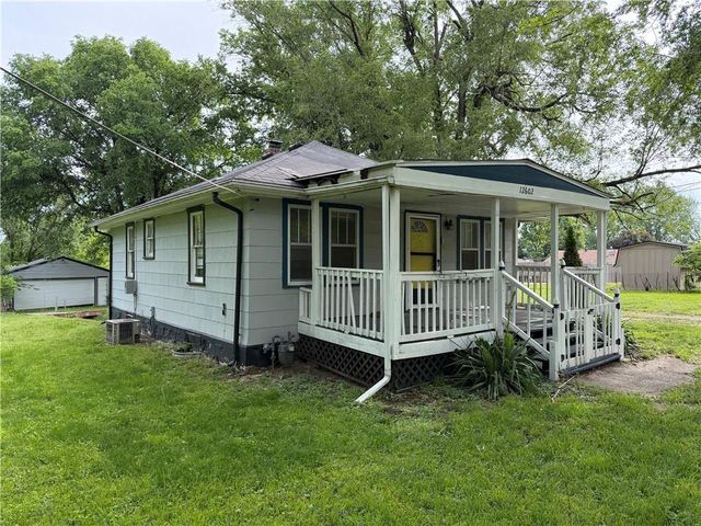 12602 E 37th Street N, Sugar Creek, MO 64050