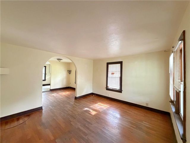 12602 E 37th Street N, Sugar Creek, MO 64050
