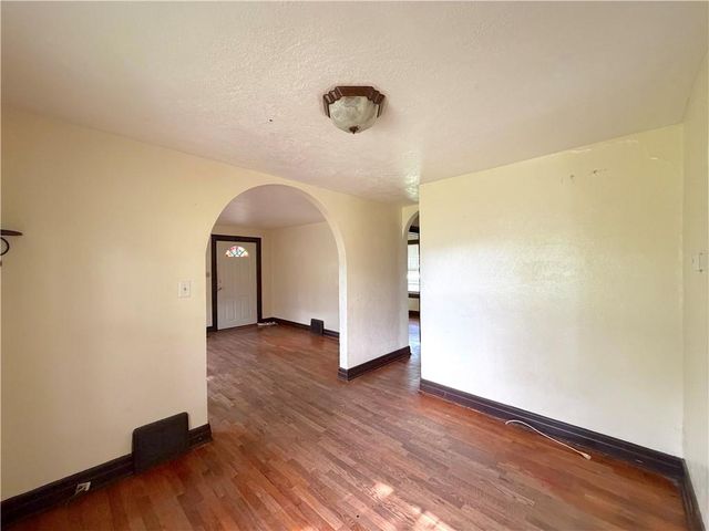 12602 E 37th Street N, Sugar Creek, MO 64050