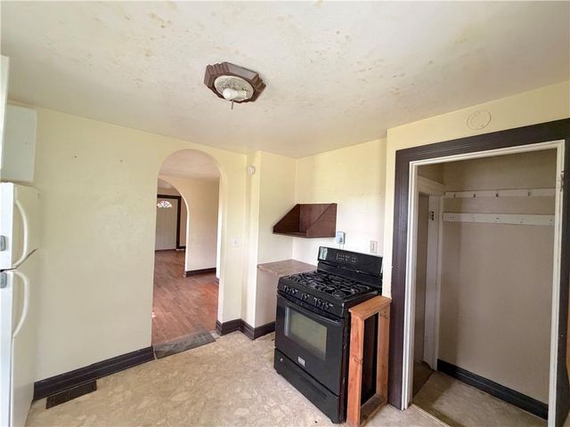 12602 E 37th Street N, Sugar Creek, MO 64050