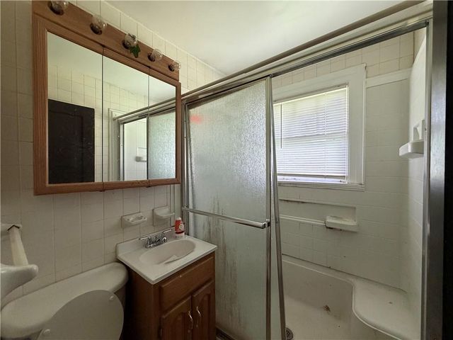 12602 E 37th Street N, Sugar Creek, MO 64050