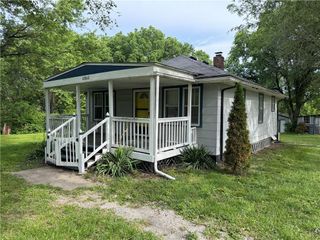 12602 E 37th Street N, Sugar Creek, MO 64050