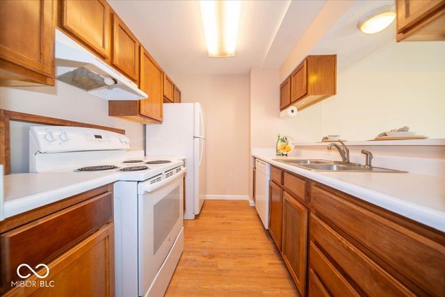 8444 Hague Road 20, Indianapolis, IN 46256