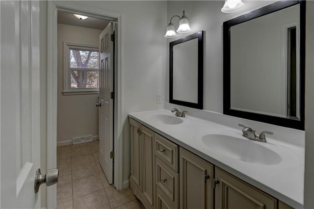 13310 Donnelly Avenue, Grandview, MO 64030