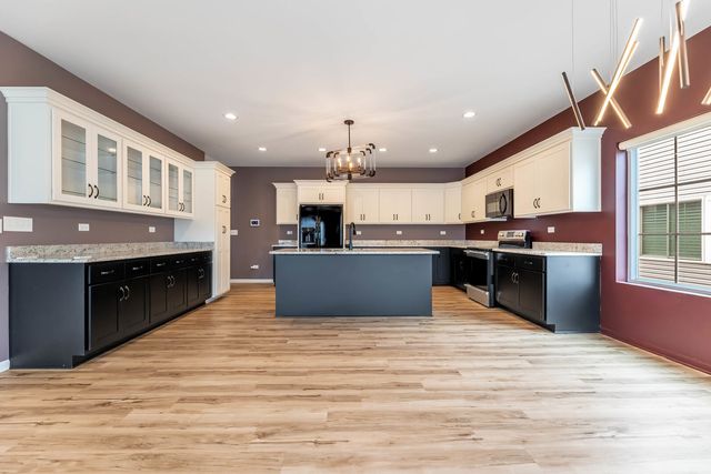 25550 S Sara Court, Channahon, IL 60410