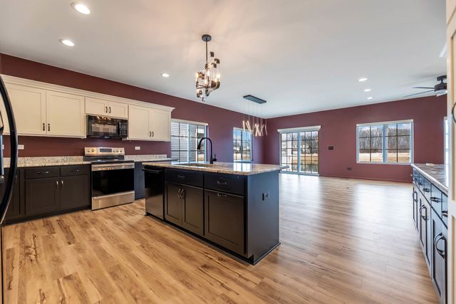 25550 S Sara Court, Channahon, IL 60410