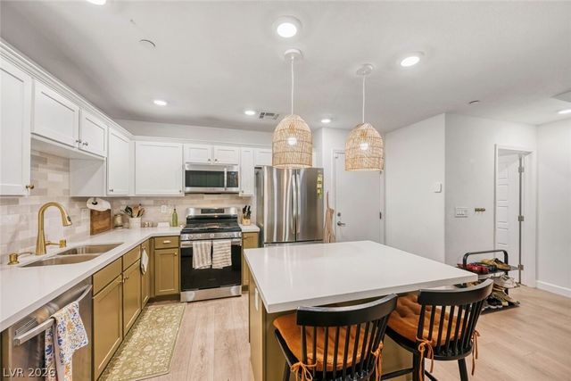 677 Omaggio Place, Henderson, NV 89011