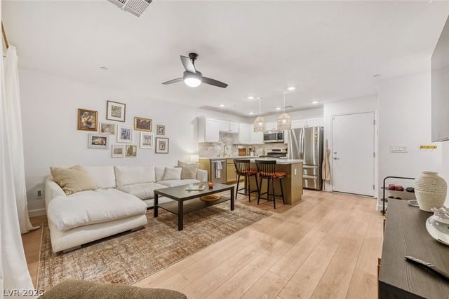 677 Omaggio Place, Henderson, NV 89011