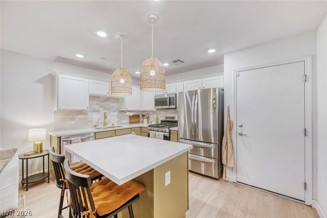 677 Omaggio Place, Henderson, NV 89011