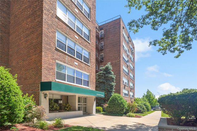 211-65 23rd Avenue 5E, Bayside, NY 11360