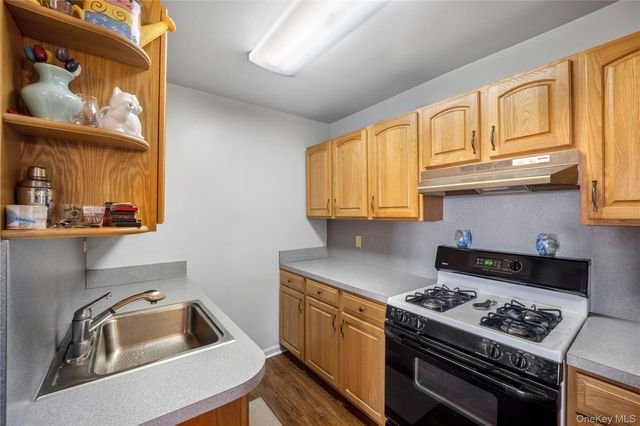 211-65 23rd Avenue 5E, Bayside, NY 11360