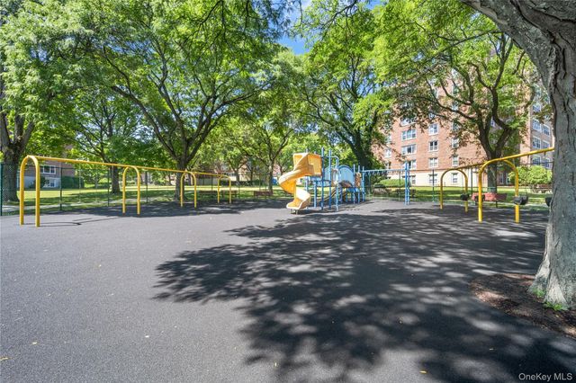 211-65 23rd Avenue 5E, Bayside, NY 11360