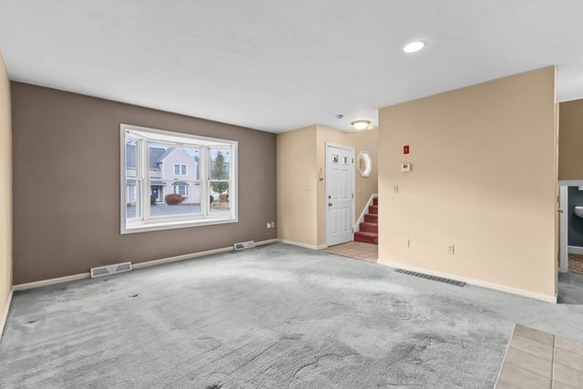 96 Danforth St 49, Taunton, MA 02780