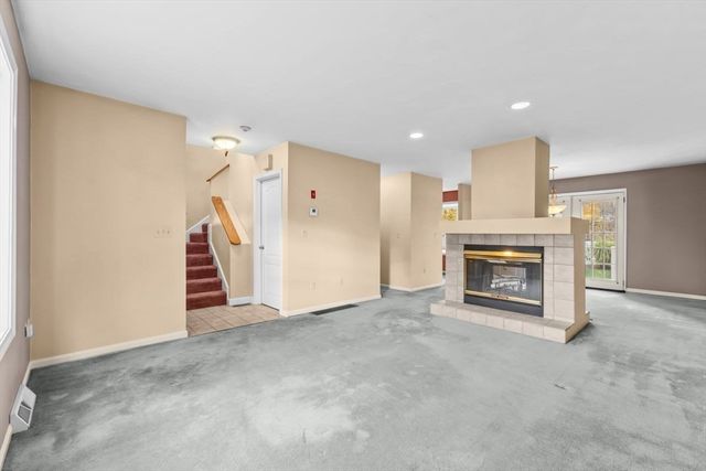 96 Danforth St 49, Taunton, MA 02780
