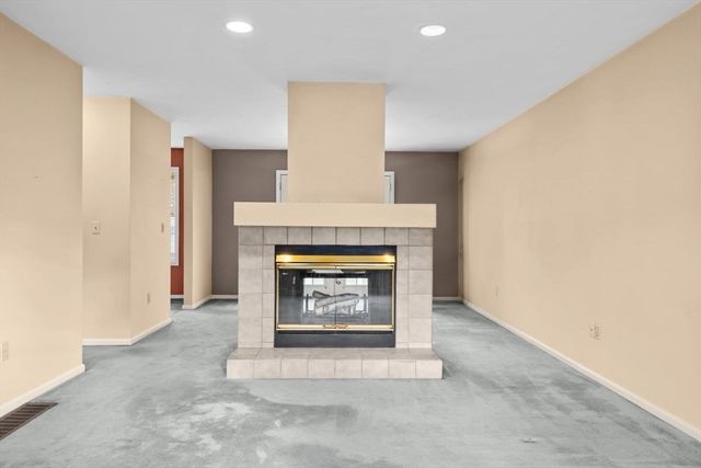 96 Danforth St 49, Taunton, MA 02780