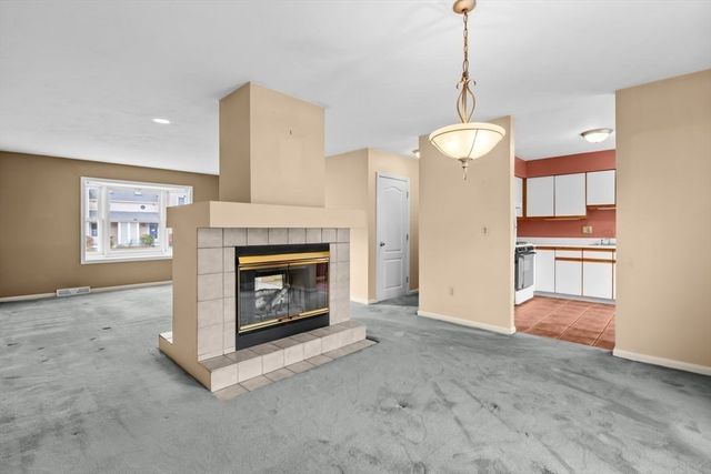 96 Danforth St 49, Taunton, MA 02780