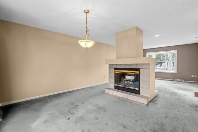 96 Danforth St 49, Taunton, MA 02780