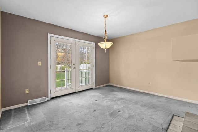 96 Danforth St 49, Taunton, MA 02780