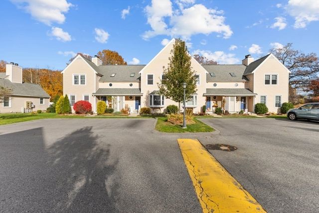 96 Danforth St 49, Taunton, MA 02780