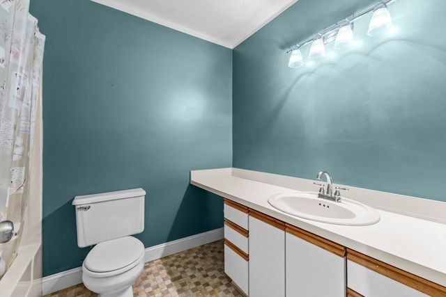 96 Danforth St 49, Taunton, MA 02780