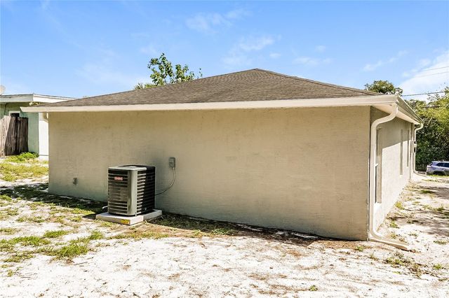 824 PINEWOOD STREET, Daytona Beach, FL 32117