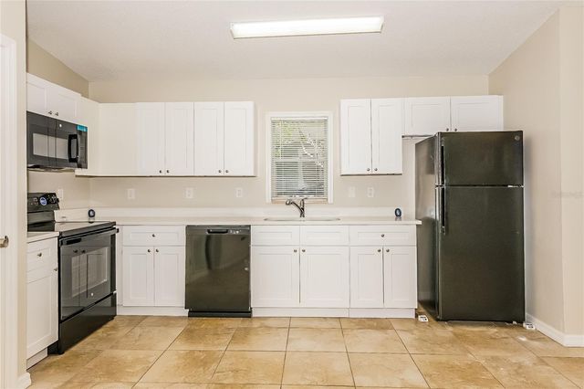 824 PINEWOOD STREET, Daytona Beach, FL 32117