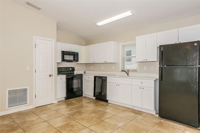 824 PINEWOOD STREET, Daytona Beach, FL 32117