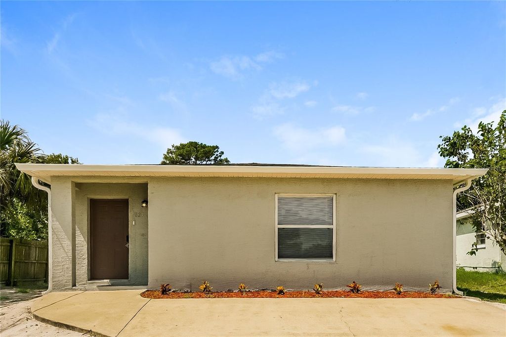 824 PINEWOOD STREET, Daytona Beach, FL 32117