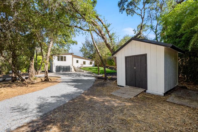 7801 Law Ln, Loomis, CA 95650