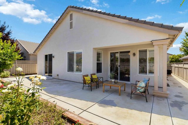 7072 Hayride Ln, Roseville, CA 95747