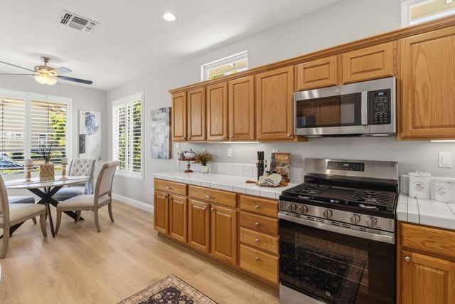 7072 Hayride Ln, Roseville, CA 95747