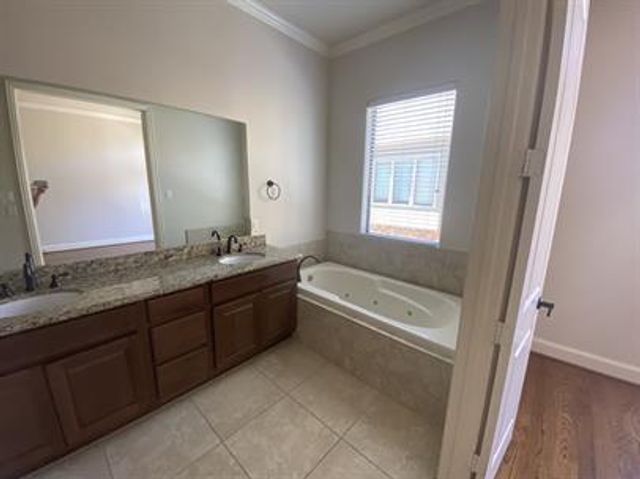 6353 Richmond Avenue 101, Houston, TX 77057