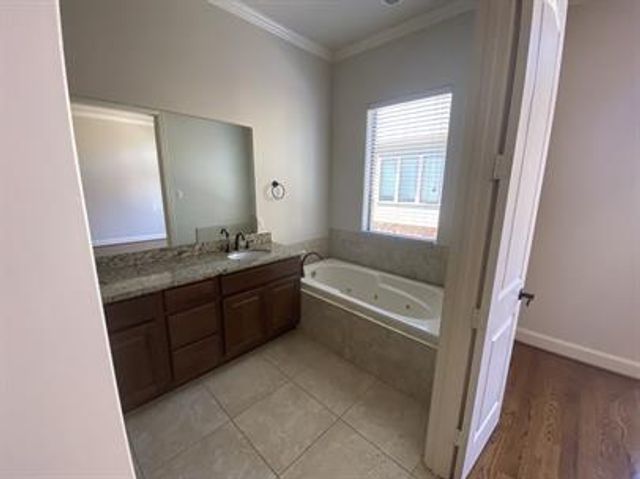 6353 Richmond Avenue 101, Houston, TX 77057