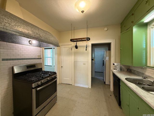 630 W Gramercy, San Antonio, TX 78212