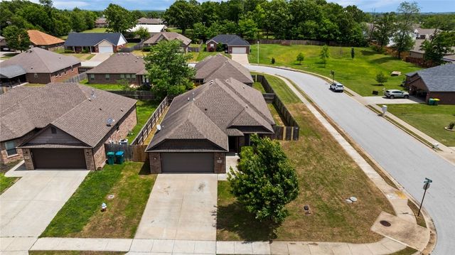 420 Timber Ridge Street, Centerton, AR 72719
