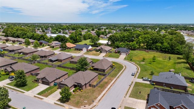 420 Timber Ridge Street, Centerton, AR 72719