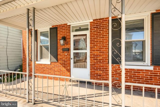 19 S WATER ST, Spring Grove, PA 17362