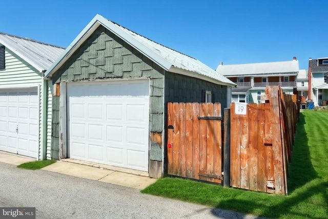 19 S WATER ST, Spring Grove, PA 17362