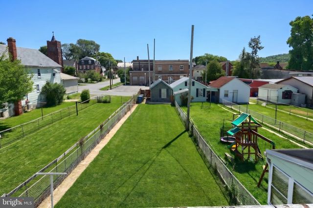 19 S WATER ST, Spring Grove, PA 17362