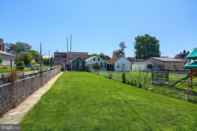 19 S WATER ST, Spring Grove, PA 17362