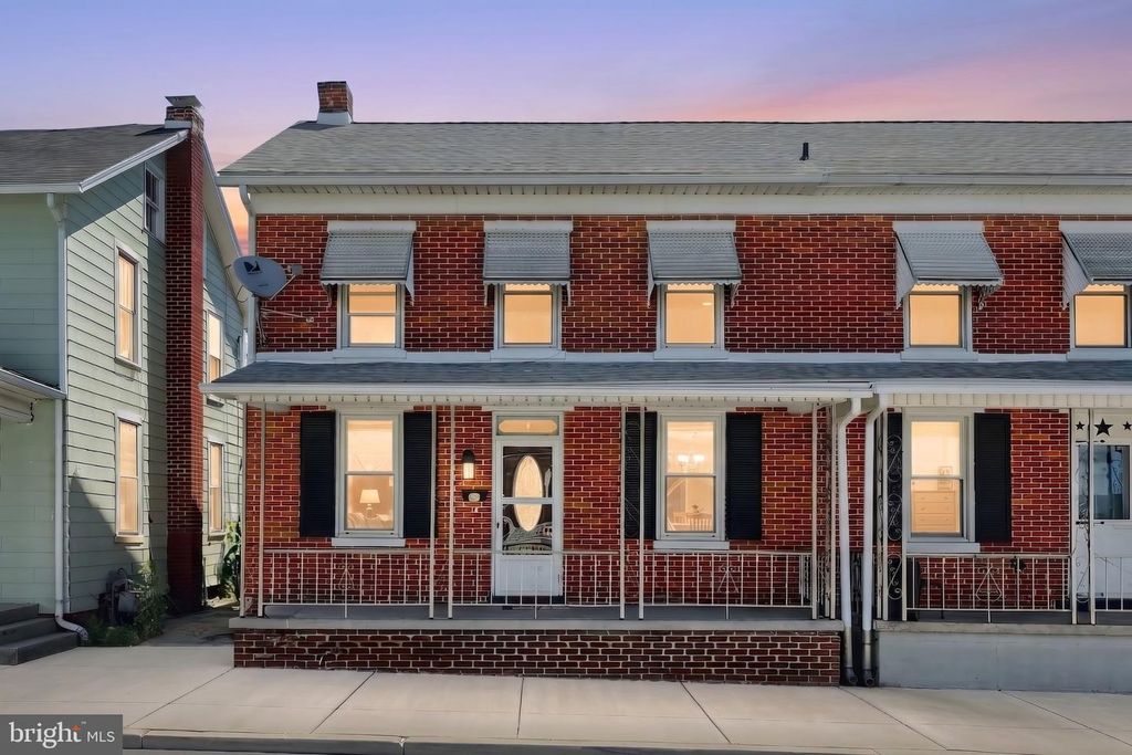19 S WATER ST, Spring Grove, PA 17362