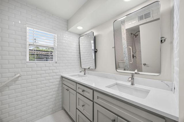 6035 Sandhurst Lane B, Dallas, TX 75206