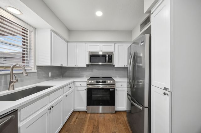 6035 Sandhurst Lane B, Dallas, TX 75206