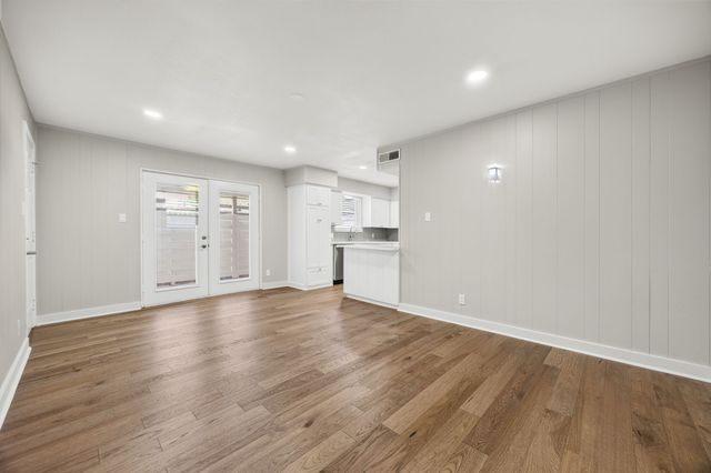 6035 Sandhurst Lane B, Dallas, TX 75206