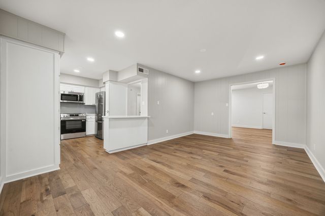 6035 Sandhurst Lane B, Dallas, TX 75206