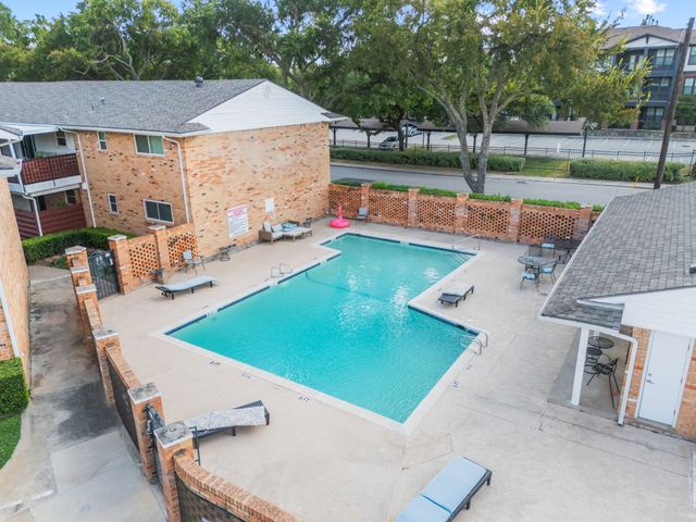 6035 Sandhurst Lane B, Dallas, TX 75206